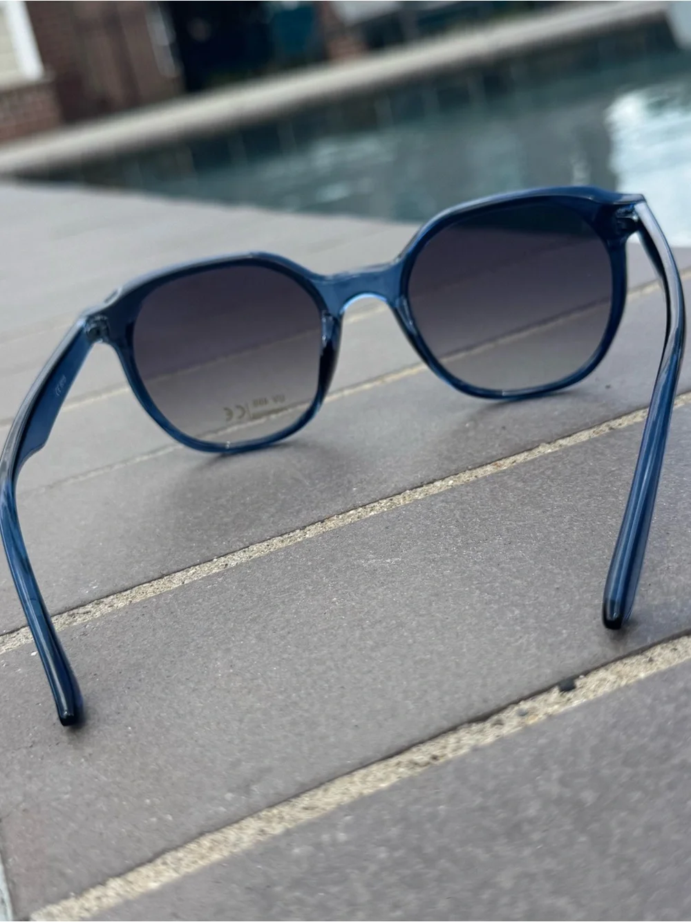 Round Transparent Blue Sunglasses with Gradient Lenses